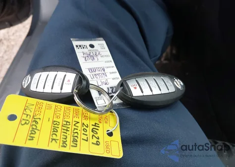 2017 Nissan Altima 2.5 Sv z USA, uszkodzony, nr VIN 1N4AL3AP5HC221294